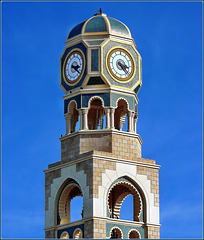 Ṣalāla : la torre dell'orologio nella residenza del Sultano Qaboos