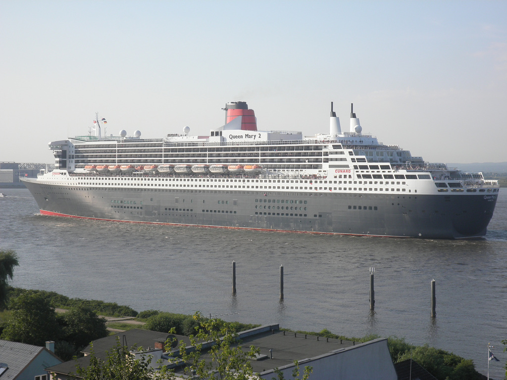 Die Queen passiert Blankenese