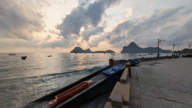 Lever d'un trio de barques / The awakening of a trio of rowboats