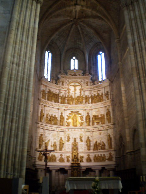 Altar retable.