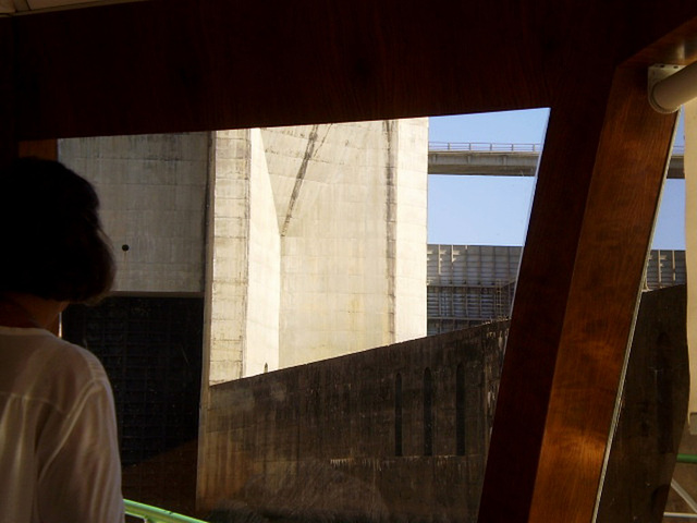 Entering the lock of Carrapatelo Dam (1972).