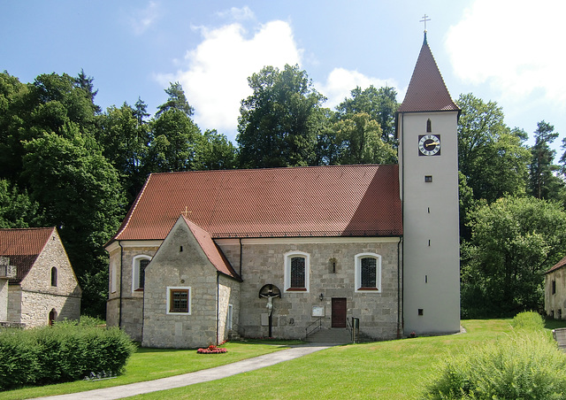 Pfaffenhofen, St. Martin (mit Karner (links))