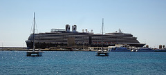 Die MS Oosterdam im Hafen von Rhodos