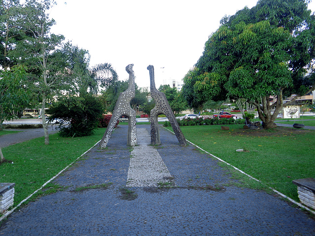 DSC06616 - escultura 'Un abrazo andinoamericano as pessoas unem', de Lautaro Labbé e alunos