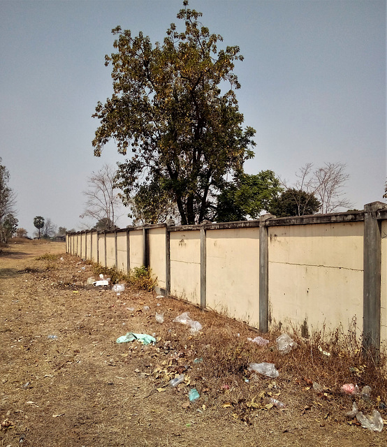 Clôture de cimetière / Cemetery fence (Laos)