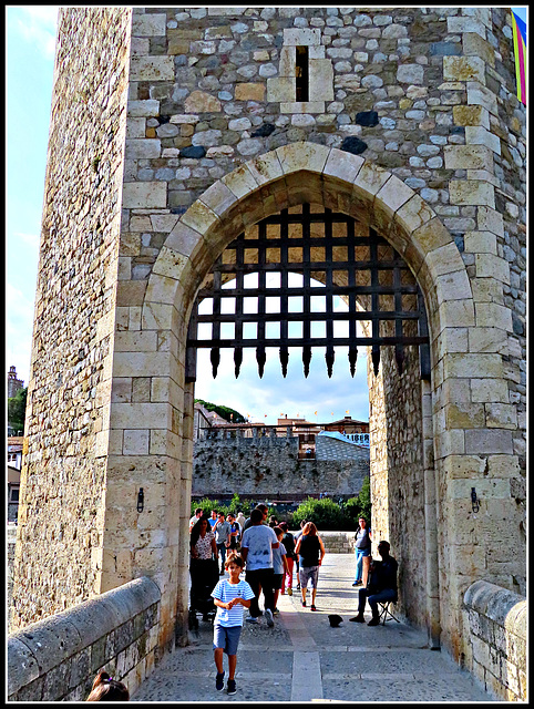 Besalú (Gerona), 12