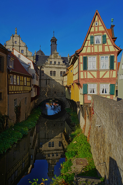 Noch ein Rathaus über einem Fluss - Another town hall over a river