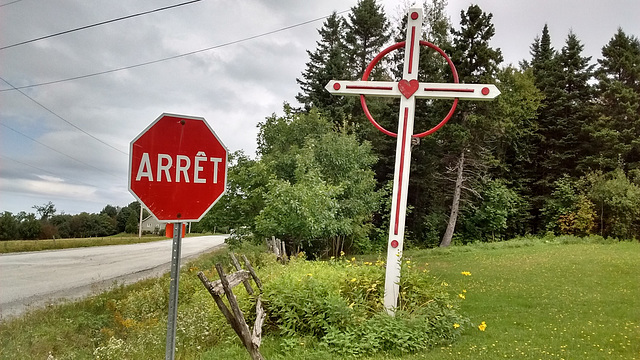 Une croix et un arrêt / Stop at the cross