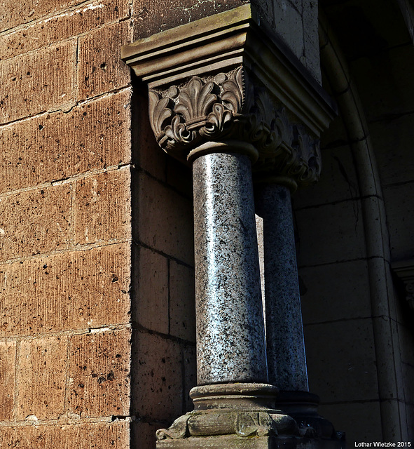 Fassadenverzierung an der Kath. Pfarrkirche St Lambertus in Immerath