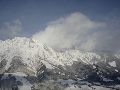 Berg mit Schneefahne