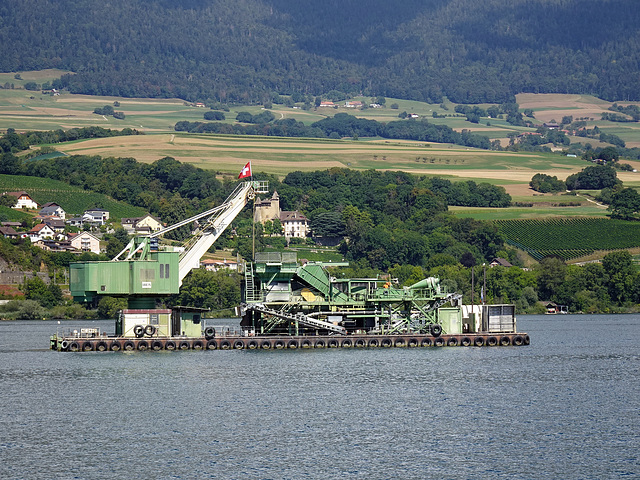 Kiesentnahme im Neuenburgersee vor Veumarcus