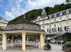 DE - Bad Ems - Grandhotel und Brunnen