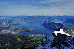 Vierwaldstättersee, mittig hinten die Rigi, rechts im See der Bürgenstock