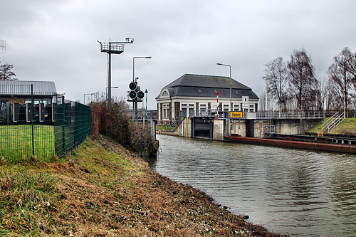 Datteln-Hamm-Kanal, Schleuse Hamm mit Wasserübergabe / 16.12.2023