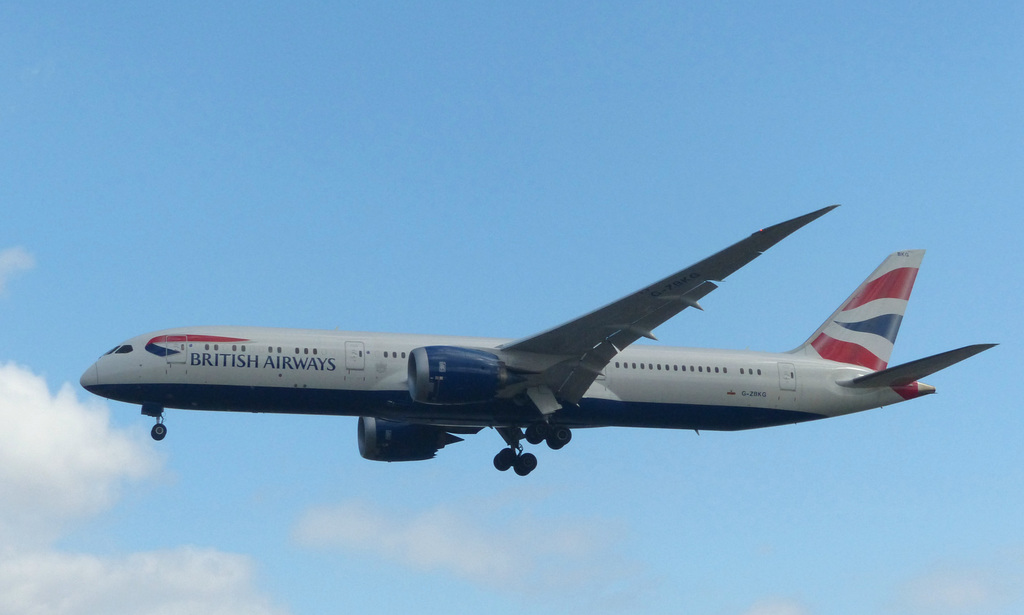 G-ZBKG approaching Heathrow - 8 July 2017