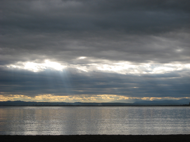 Die Sonne kämpft sich durch die Wolken...