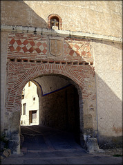 Pedraza. Main town gate.