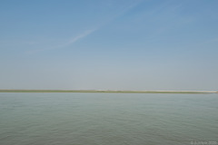 ein Tag auf dem Irrawaddy _  die Landschaft vorbeiziehen lassen ... (© Buelipix)