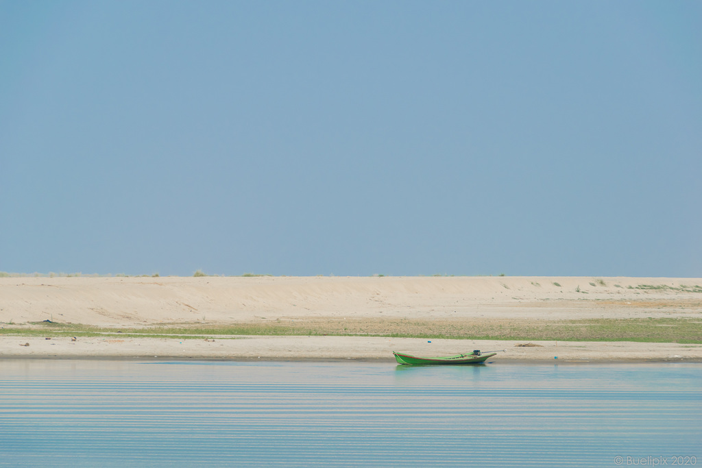 ein Tag auf dem Irrawaddy _  die Landschaft vorbeiziehen lassen ... (© Buelipix)