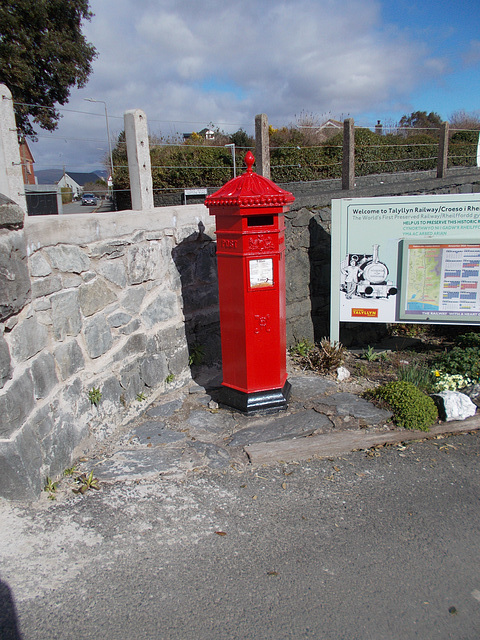 Dol[25] - post box