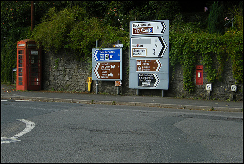 signage clutter at Buckfastleigh