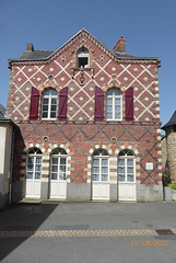 PARNE SUR ROC petite cité de caractère -ancien café PARNE SUR ROC petite cité de caractère -ancien café