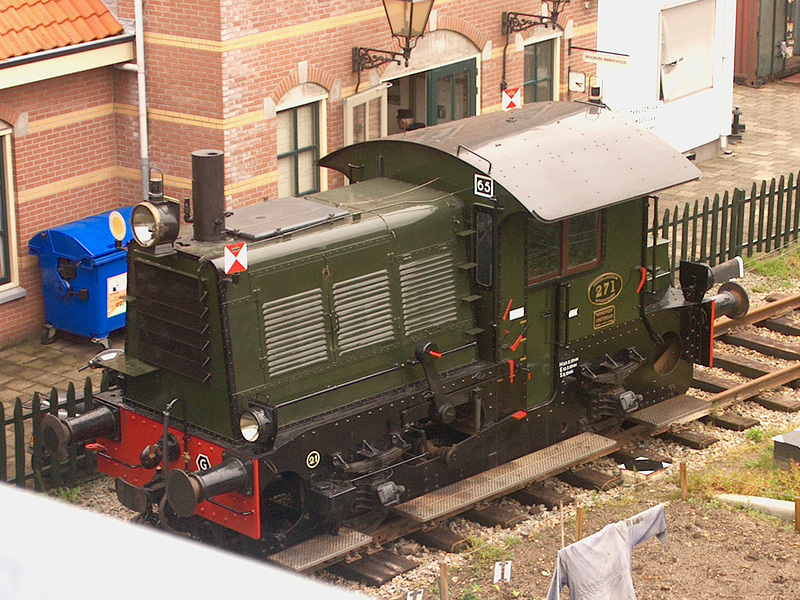 NS locomotor 271 bij station Hoorn (SHM)