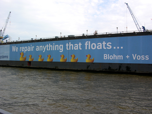 Werft-Werbung am Wasser