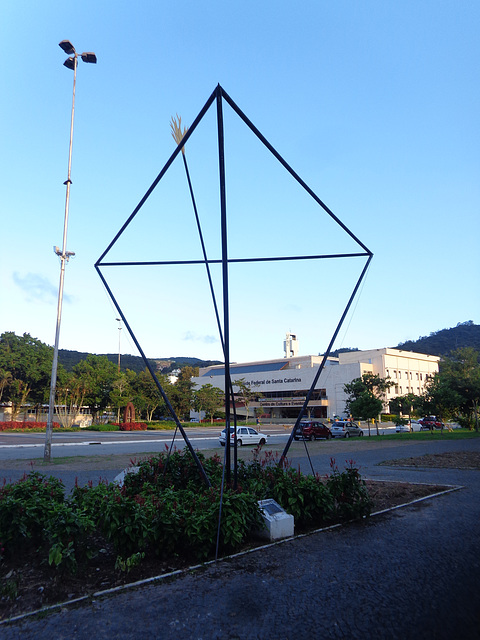 DSC06631 - escultura 'Pira da Resistência'