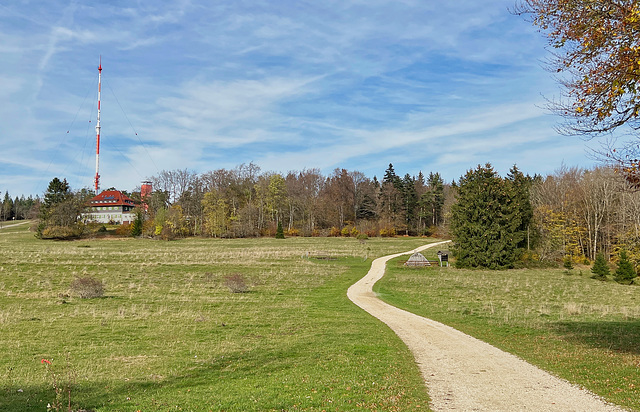 Blick zum Nägelehus .Traufgang Hohenzollnburgpanorama Weg