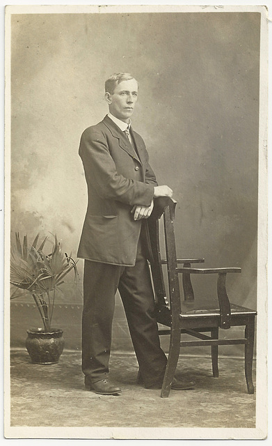 MN1095 NEEPAWA - PORTRAIT - (MAN LEANING ON CHAIR)