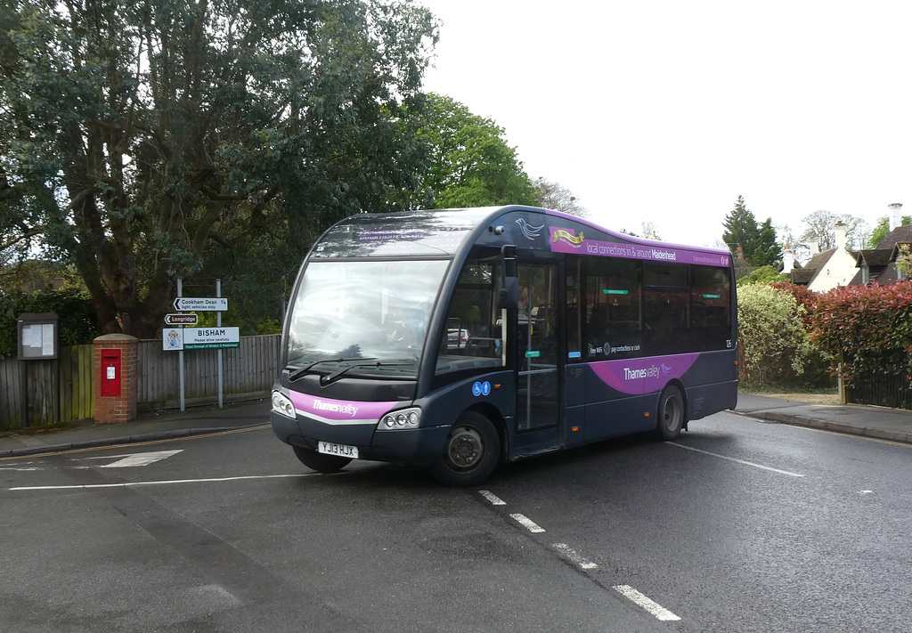 Thames Valley Buses YJ13 HJX at Bisham - 16 Apr 2024 (P1170909)