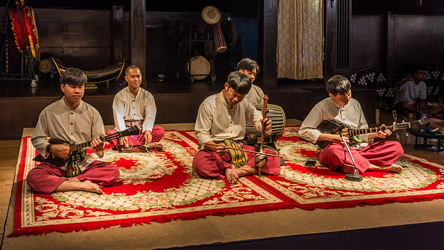 Khruang-Sai-Ensemble ... P.i.P. (© Buelipix)