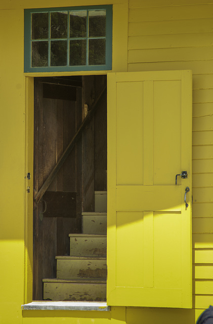 Yellow Shaker Door3
