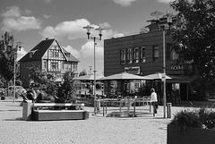 Straßenszene mit Bank - HBM