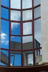 Spiegelungen in Funchal (© Buelipix)