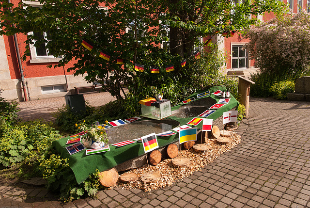 Brunnen im Schulhof des Gymnasiums