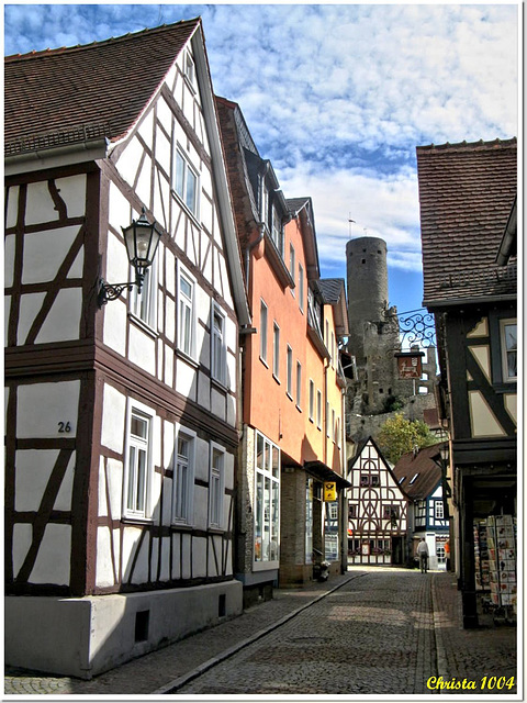 This narrow alley is called "Main Street" :-)