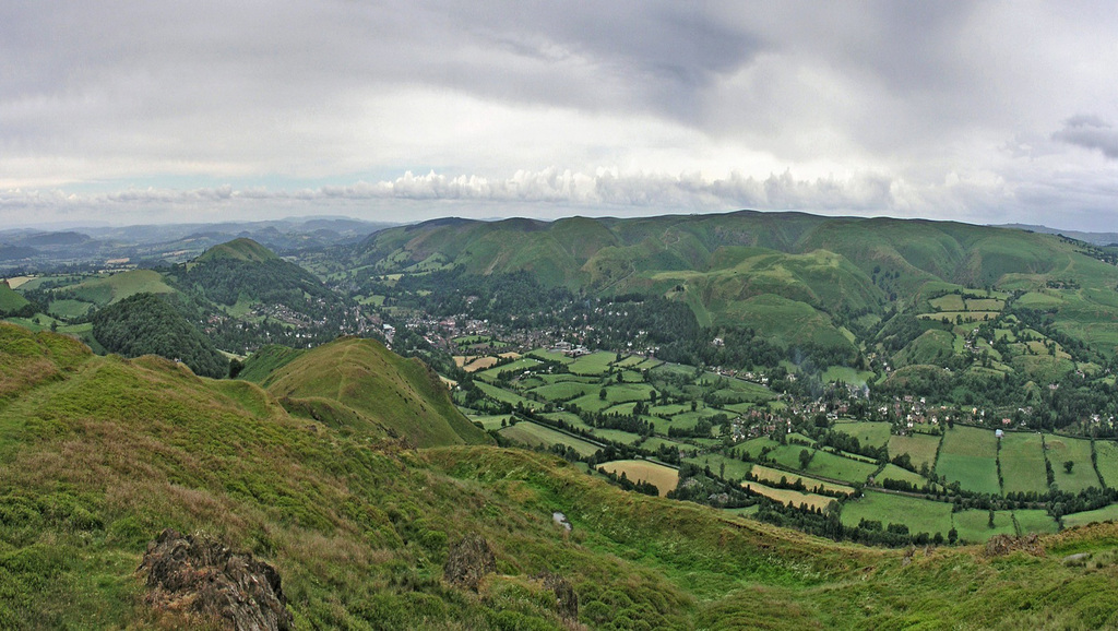 Stretched Stretton - of course, it's all exaggerated.... (twice)