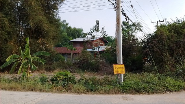 Enseigne et résidence / Sign and house