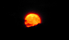FR - Cleebourg - The moon was orange...