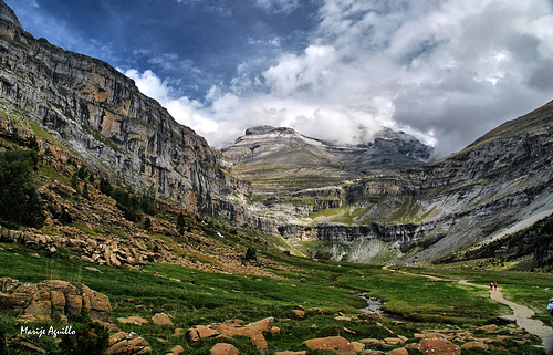 Monte Perdido entre nubes