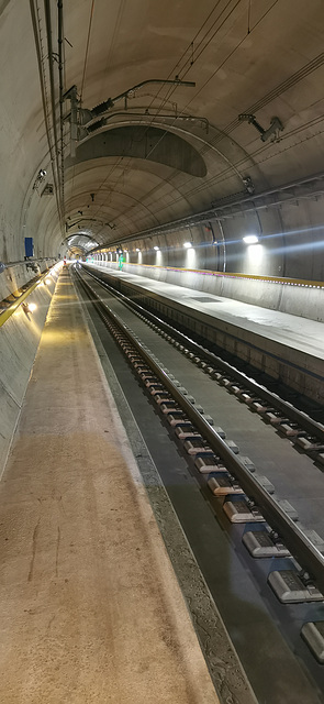 Bahnhof Sedrun im GBT ( Gotthard Basis Tunnel )