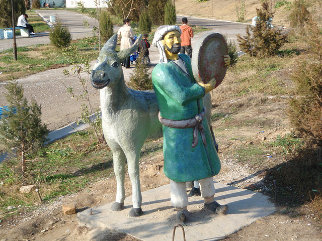 Скульптуры в парке Абдулла Кадыри