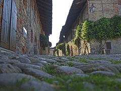 Lights and colors at the Candelo Ricetto (BI) - The cobblestones of the medieval village