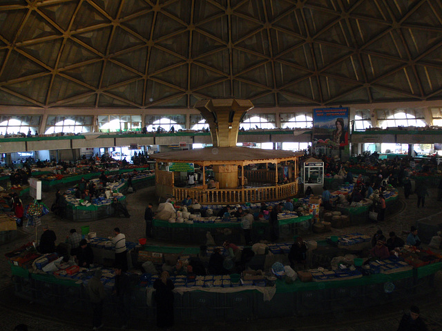 Под куполом базара Чорсу