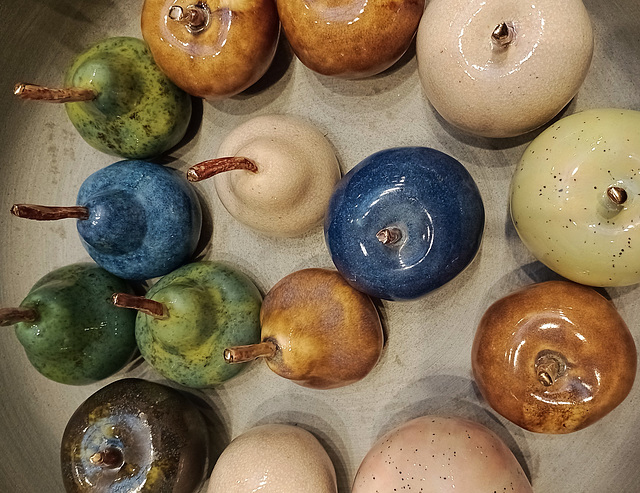 Ceramic fruit. A visit to the Royal Academy of Art.