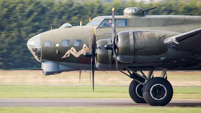 B-17 Flying Fortress G-BEDF Sally B