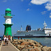 Warnemünde, Fähre und Leuchtturm auf der Westmole