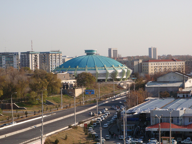 Купол Ташкентского цирка со смотровой площадки Дома Молодежи